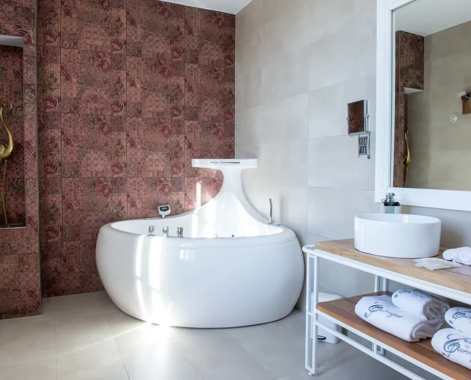 Une chambre Prestige du Château de la Garrigue — photo 3