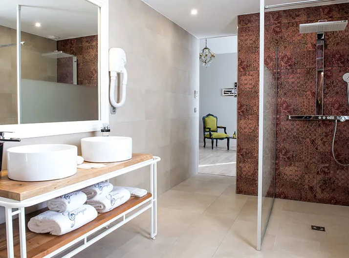 Une chambre Prestige du Château de la Garrigue — photo 6